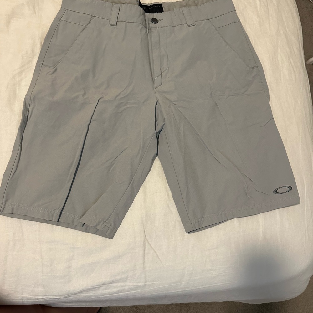 Oakley Men's Light Gray Flat Front Shorts